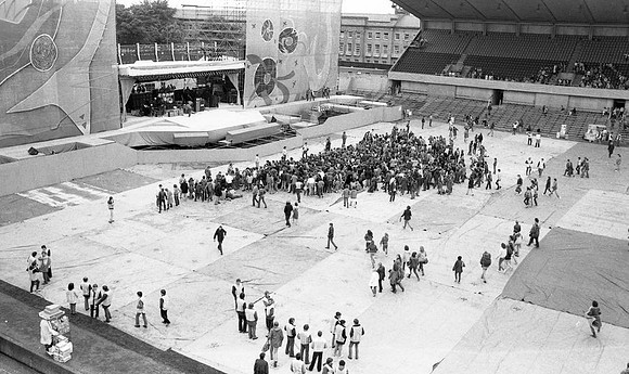 crowd007