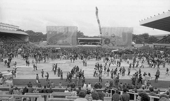 crowd010