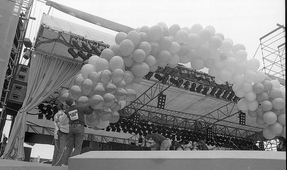 crowd011