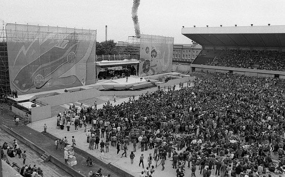 crowd013