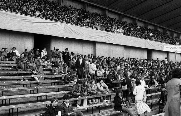 crowd019