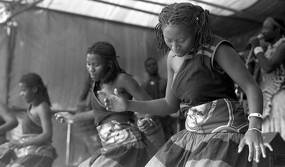 Amayenge